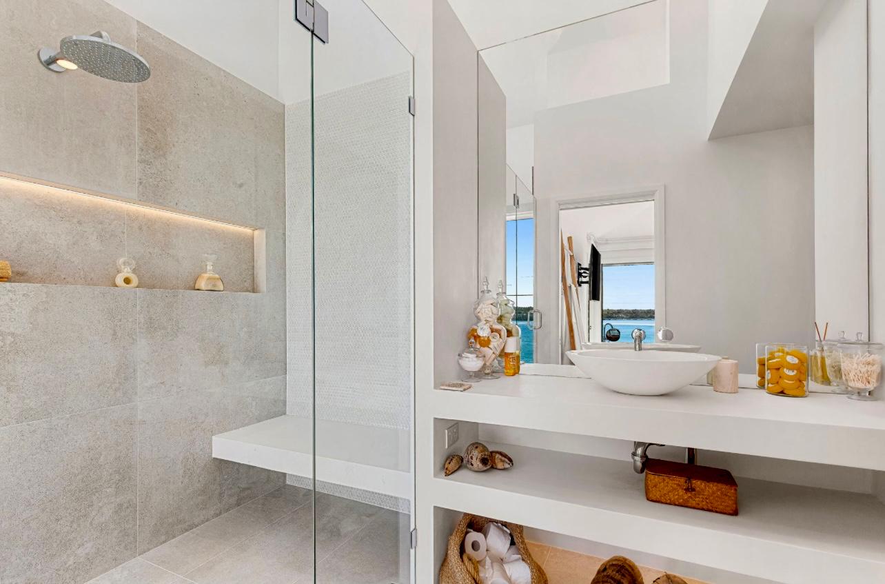 Luxury bathroom with ocean view